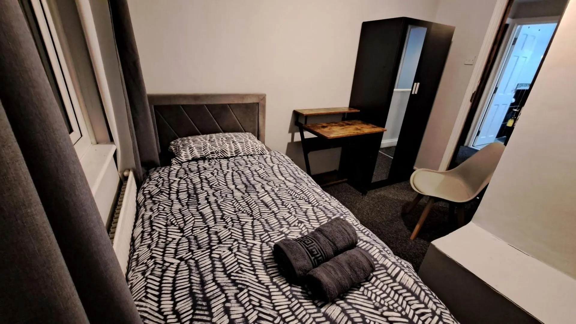 Fenia Estate Hotel Barking  Guest house
