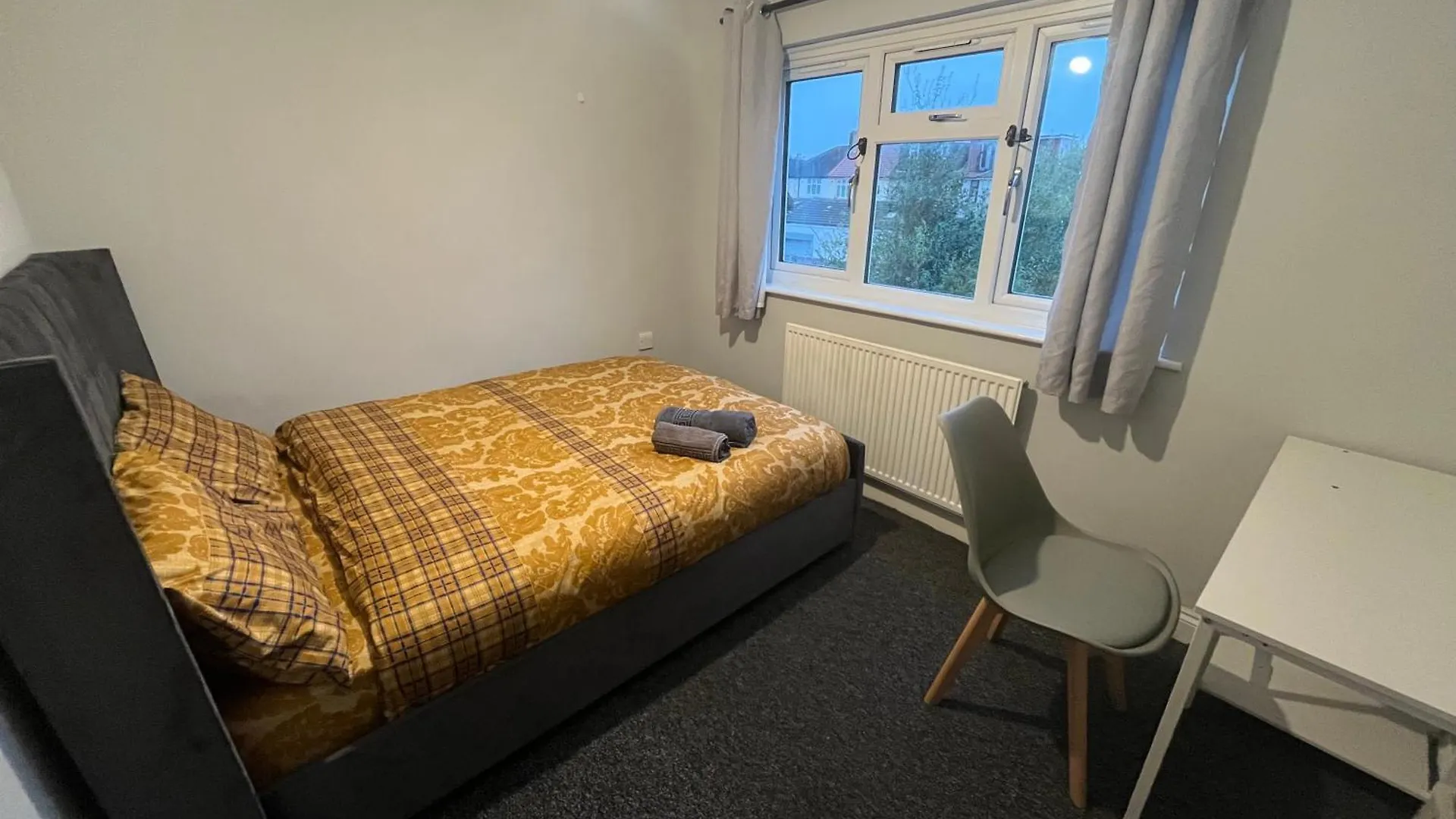 Guest house Fenia Estate Hotel Barking