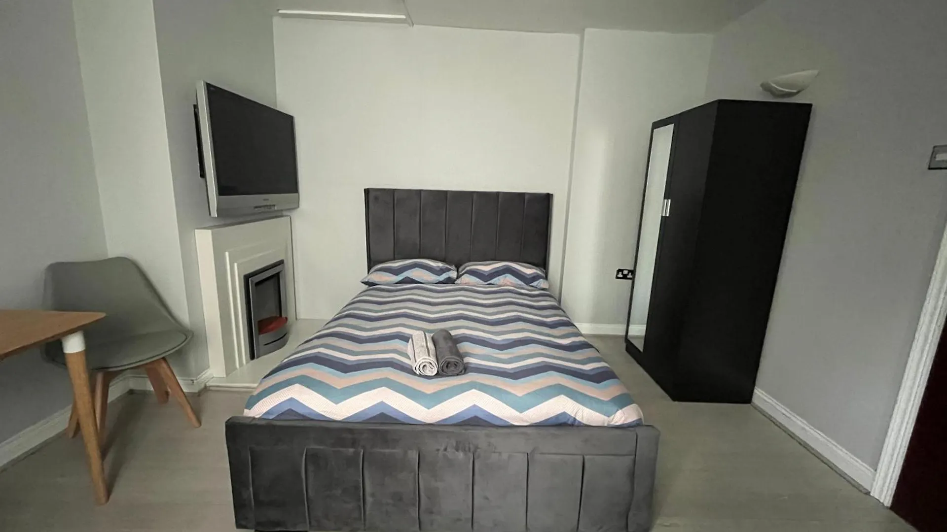 Guest house Fenia Estate Hotel Barking