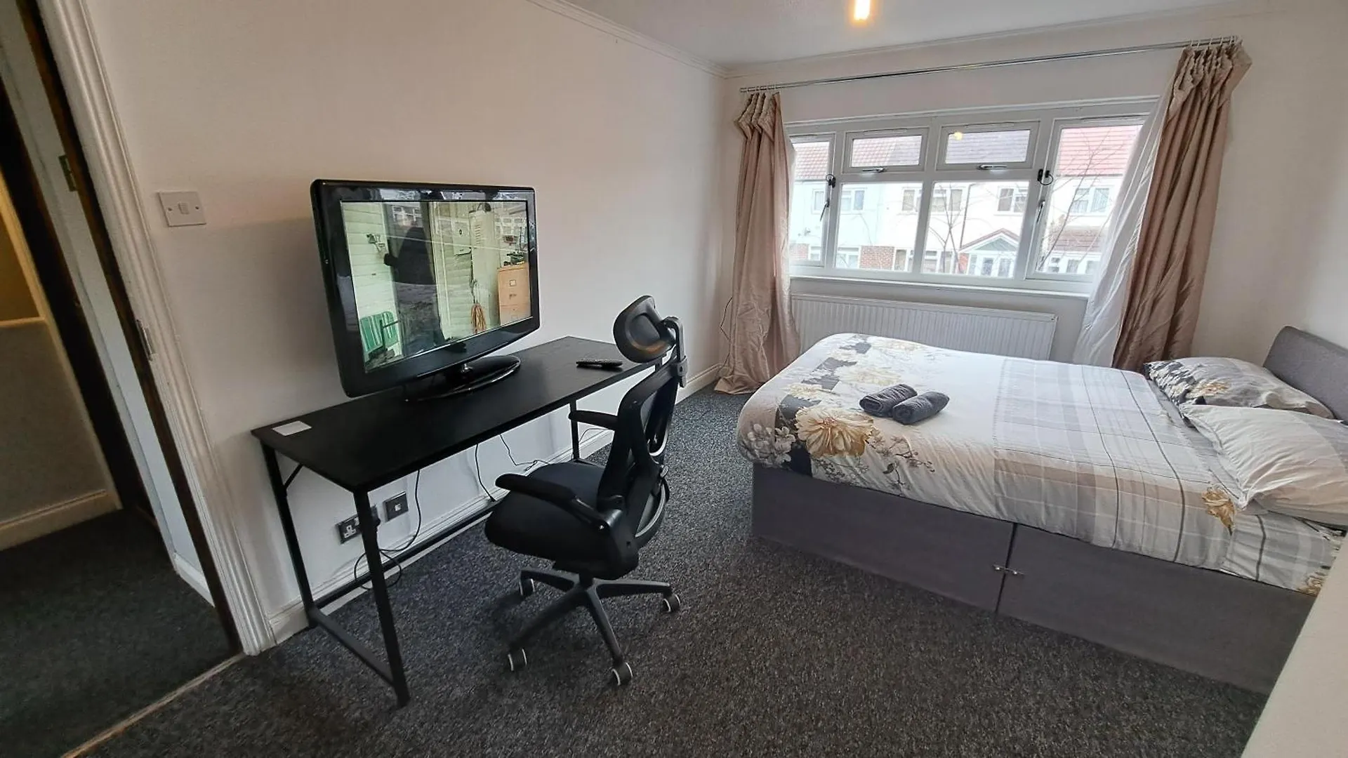 Fenia Estate Hotel Barking  Guest house Barking (Greater London)